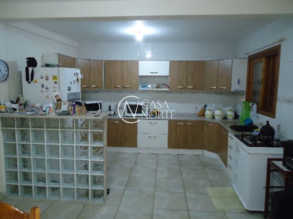 Casa à venda com 3 quartos, 220m², 1 suíte, 2 vagas, Rua Isidoro Bettio no bairro Hípica em Porto Alegre