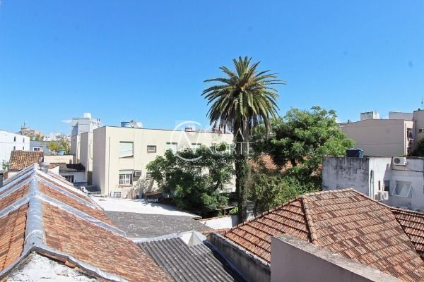 Casa à venda com 2 quartos, 154m², 1 suíte, 2 vagas, Rua Lopo Gonçalves no bairro Cidade Baixa em Porto Alegre