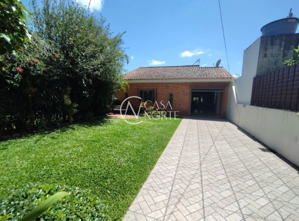 Casa à venda com 2 quartos, 140m², 4 vagas, Estrada Cristiano Kraemer no bairro Vila Nova em Porto Alegre