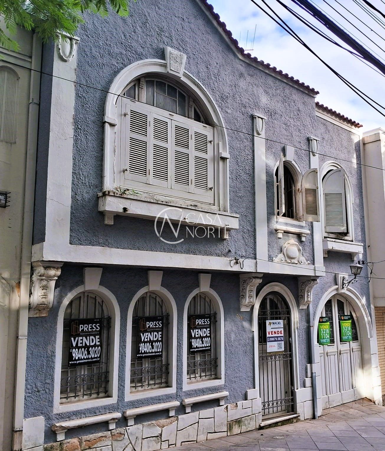 Casa à venda com 4 quartos, 160m², 2 vagas, Rua Castro Alves no bairro Independência em Porto Alegre