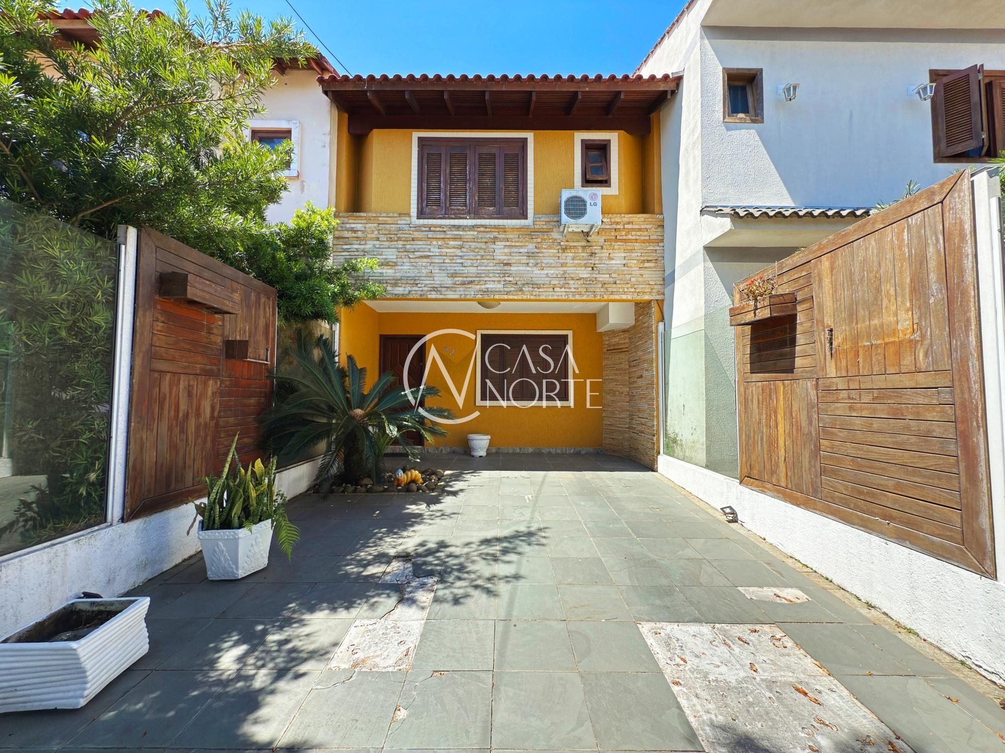 Casa à venda com 3 quartos, 98m², 1 suíte, 2 vagas, Rua Therezinha Rocha da Silva no bairro Aberta dos Morros em Porto Alegre