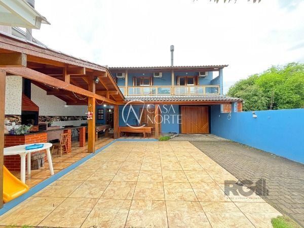 Casa à venda com 4 quartos, 399m², 1 suíte, 6 vagas, Rua Jerolomo Minuzo no bairro Vila Nova em Porto Alegre