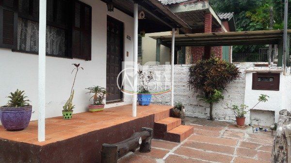 Sobrado à venda com 4 quartos, 280m², 4 vagas, Rua da Prudencia no bairro Cavalhada em Porto Alegre