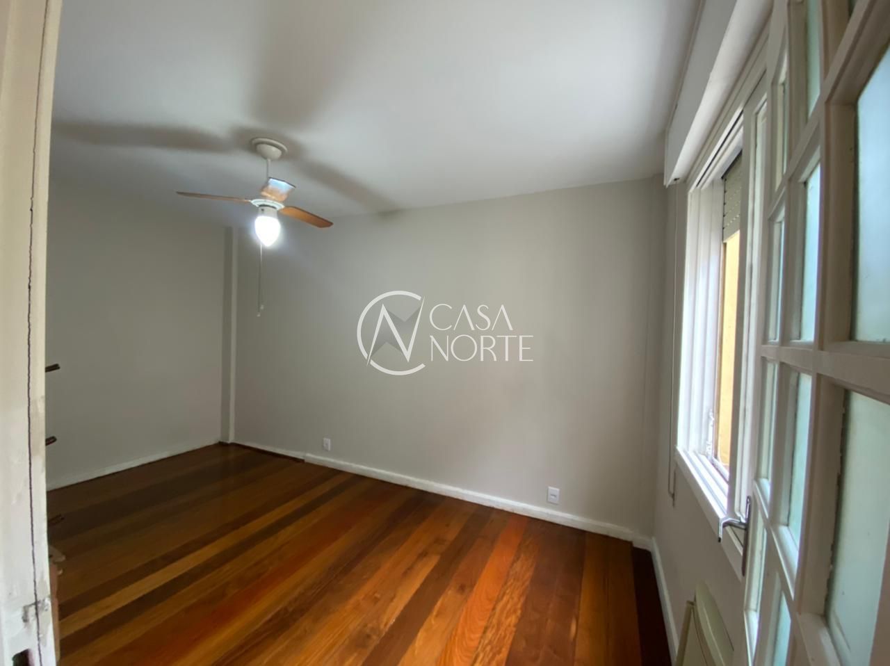 Apartamento Garden à venda com 2 quartos, 86m², Rua Duque de Caxias no bairro Centro Histórico em Porto Alegre