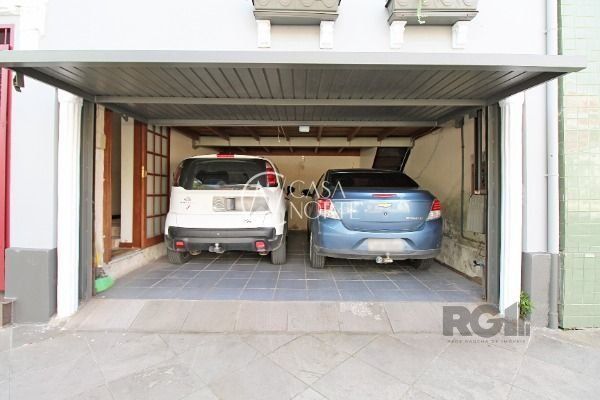 Casa à venda com 3 quartos, 222m², 2 vagas, Rua Gaspar Martins no bairro Floresta em Porto Alegre