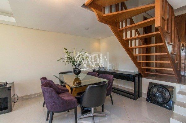 Casa à venda com 3 quartos, 154m², 1 suíte, 3 vagas, Rua Professor Othon Santos Silva no bairro Aberta dos Morros em Porto Alegre