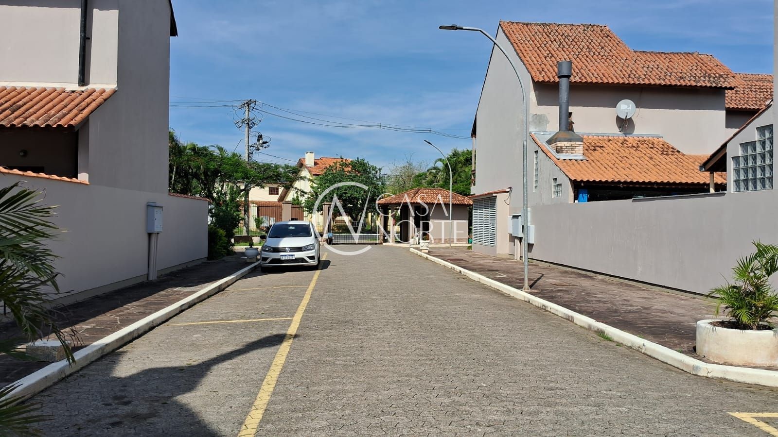 Casa de Condomínio à venda com 2 quartos, 196m², 2 vagas, Avenida Orleaes no bairro Guarujá em Porto Alegre