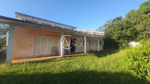 Casa à venda com 3 quartos, 300m², 1 suíte, 6 vagas, Rua José Alves de Castro no bairro Vila Nova em Porto Alegre