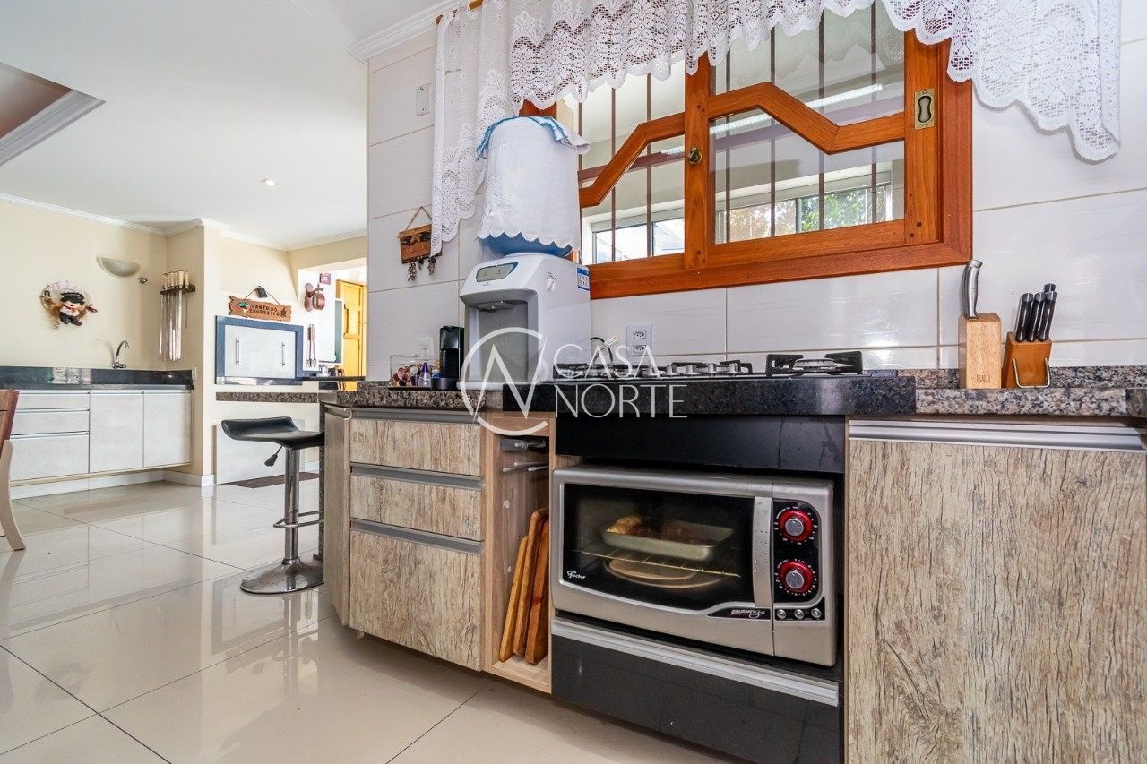 Casa à venda com 3 quartos, 157m², 1 suíte, 2 vagas, Rua Marechal Hermes no bairro Camaquã em Porto Alegre