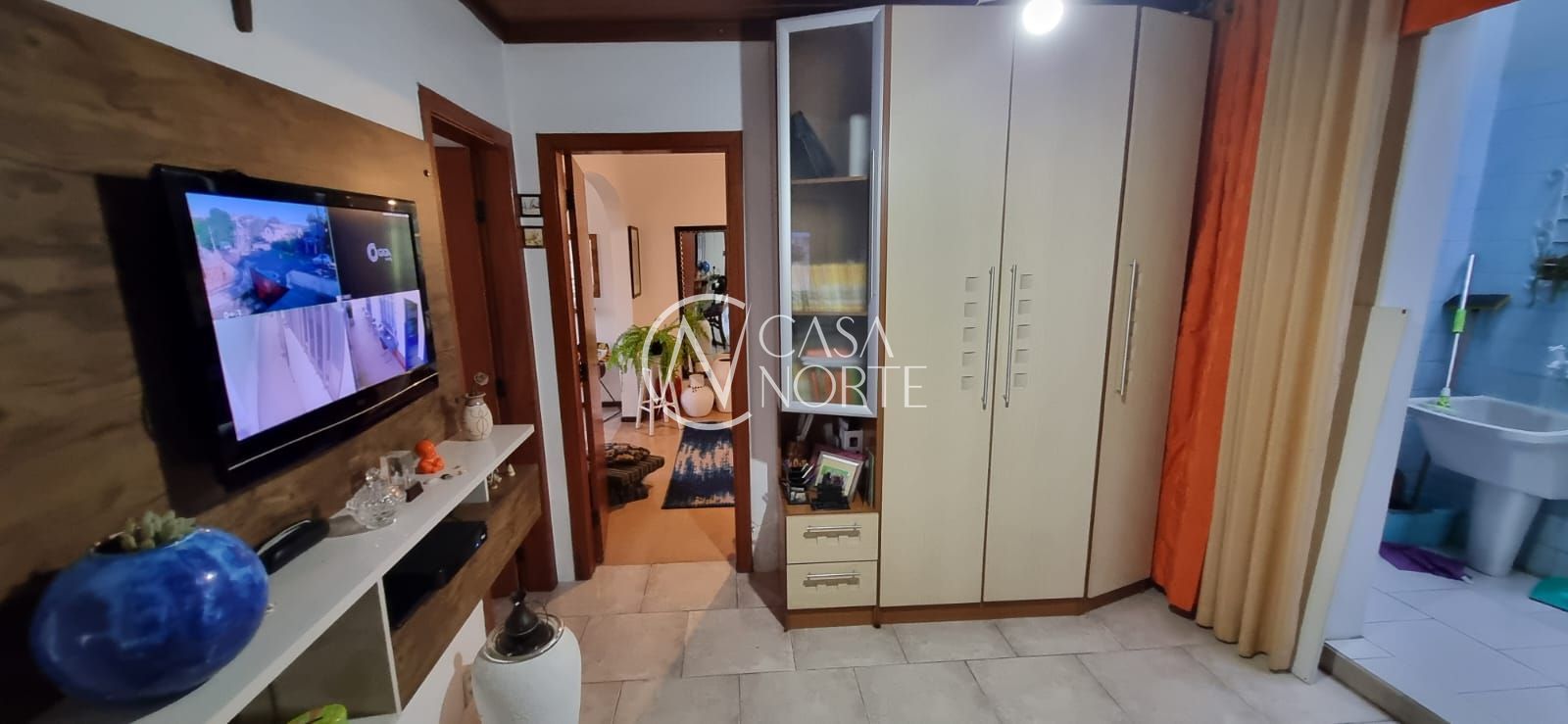 Casa à venda com 3 quartos, 400m², 2 suítes, 6 vagas, Rua Martim Minaberry no bairro Partenon em Porto Alegre