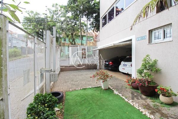 Casa à venda com 3 quartos, 283m², 1 suíte, 4 vagas, Rua Landel de Moura no bairro Tristeza em Porto Alegre