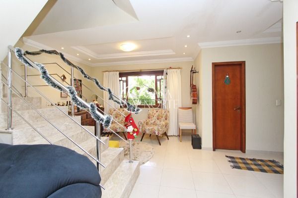 Casa à venda com 3 quartos, 360m², 1 suíte, 4 vagas, Rua Moacyr Godoy Ilha no bairro Espírito Santo em Porto Alegre