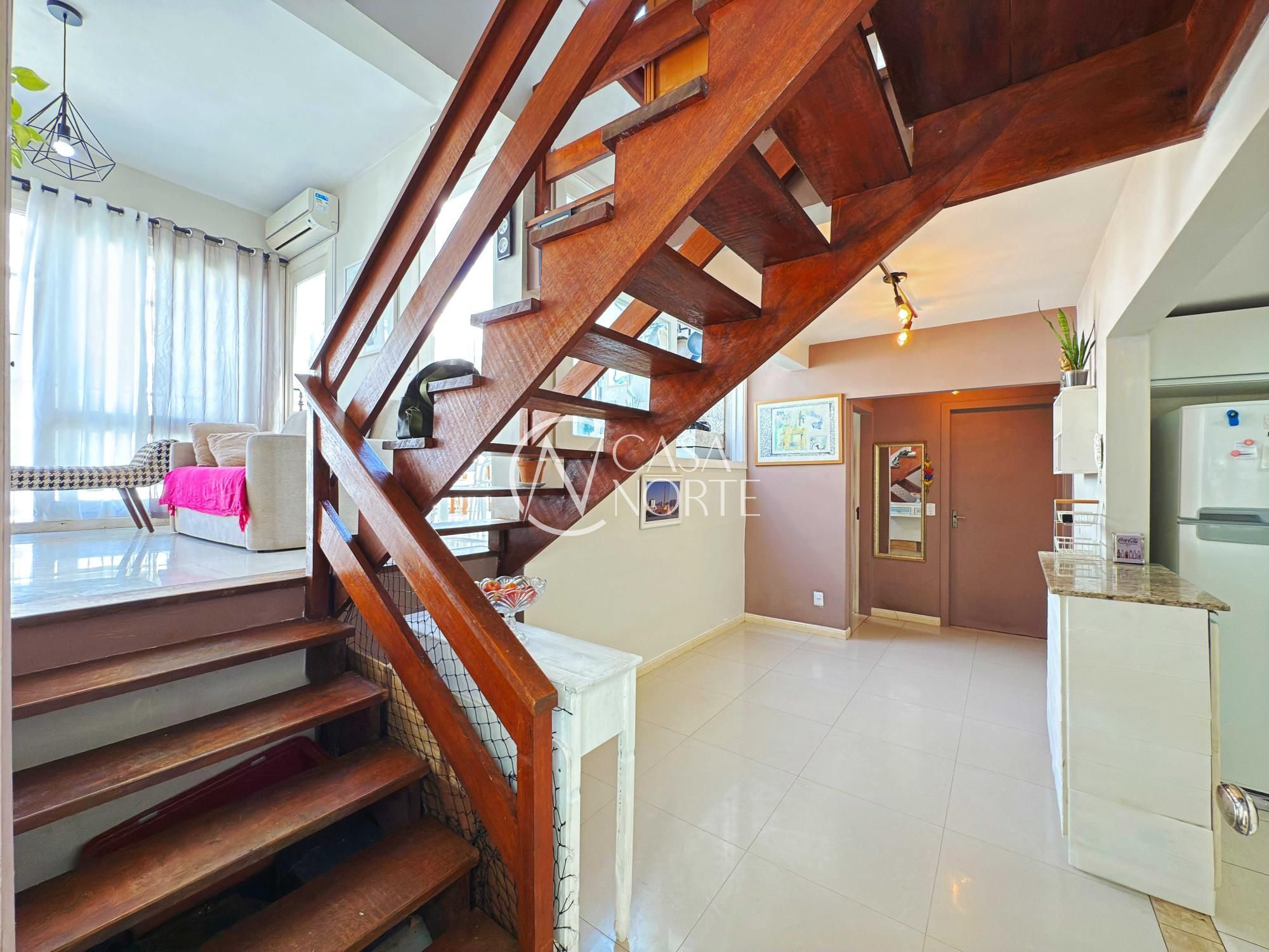 Triplex à venda com 4 quartos, 125m², 1 suíte, 2 vagas, Avenida Coronel Marcos no bairro Pedra Redonda em Porto Alegre