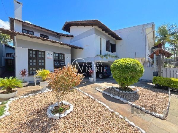 Casa à venda com 4 quartos, 262m², 3 suítes, 2 vagas, Rua Afonso Arinos no bairro Camaquã em Porto Alegre