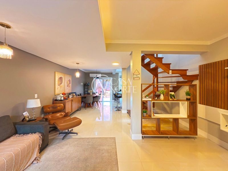 Casa à venda com 3 quartos, 178m², 1 suíte, 4 vagas, Avenida Guaíba no bairro Ipanema em Porto Alegre