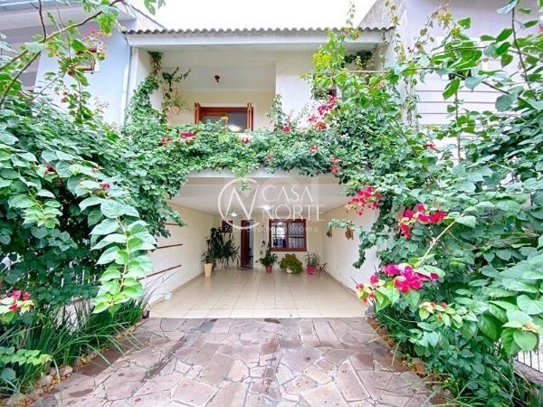 Casa à venda com 3 quartos, 201m², 1 suíte, 4 vagas, Rua Claudio da Silva Pinto no bairro Espírito Santo em Porto Alegre
