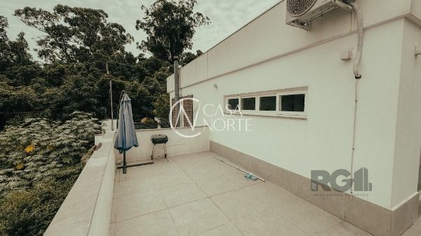 Casa à venda com 3 quartos, 300m², 1 suíte, 2 vagas, Rua Tenente-Coronel Mário Doernte no bairro Ipanema em Porto Alegre