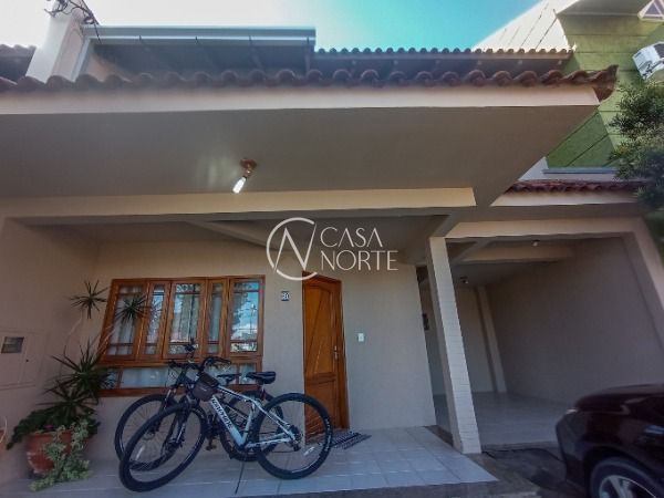 Casa de Condomínio à venda com 3 quartos, 201m², 1 suíte, 2 vagas, Avenida Juca Batista no bairro Cavalhada em Porto Alegre