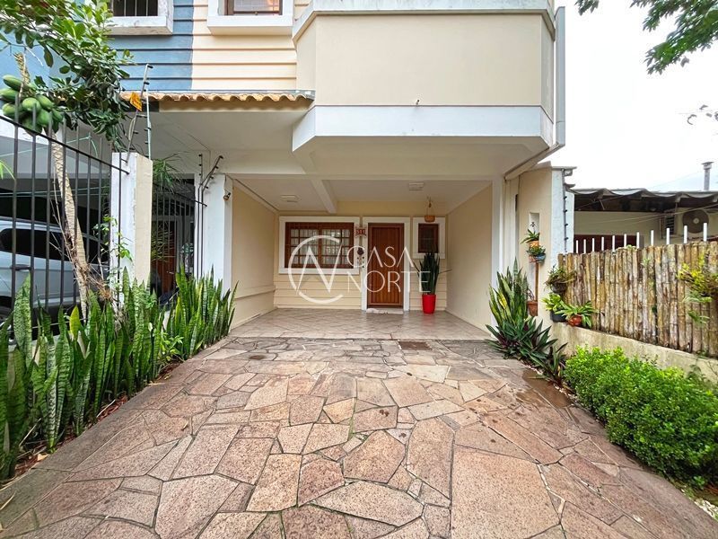 Casa à venda com 3 quartos, 144m², 1 suíte, 2 vagas, Rua Leblon no bairro Ipanema em Porto Alegre