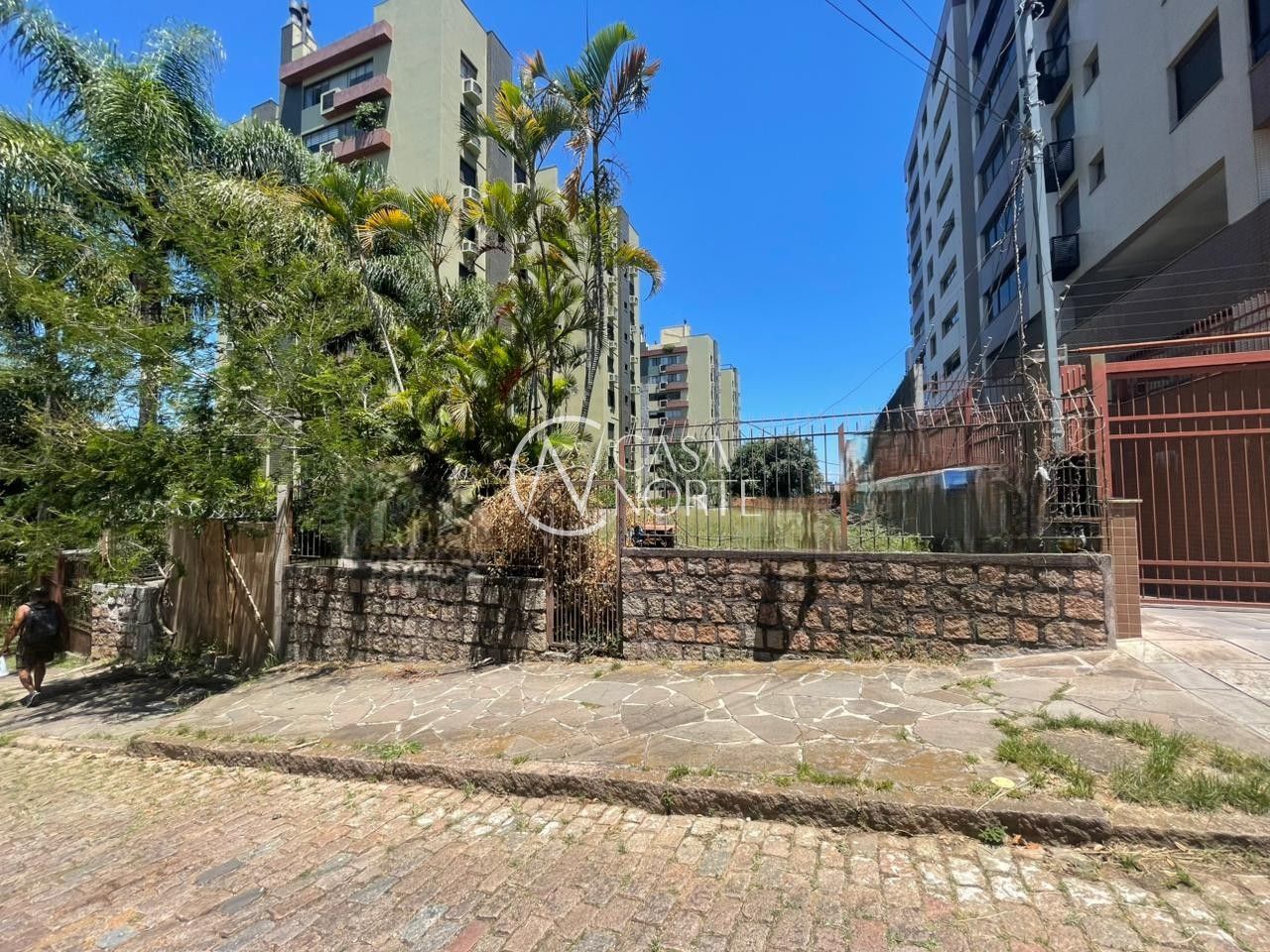 Terreno à venda  com 660m², Travessa Nova Trento no bairro Tristeza em Porto Alegre
