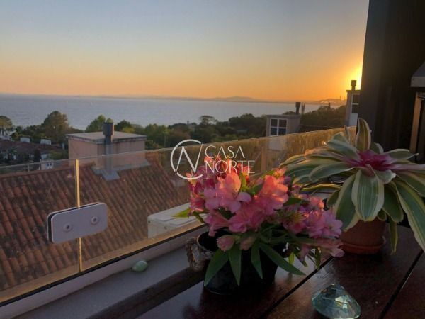 Casa de Condomínio à venda com 3 quartos, 235m², 3 suítes, 2 vagas, Avenida Wenceslau Escobar no bairro Tristeza em Porto Alegre