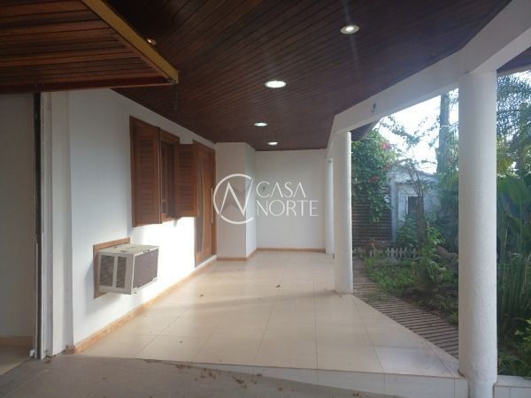 Casa à venda com 4 quartos, 250m², 1 suíte, 3 vagas, Rua Charlie Chaplin no bairro Restinga em Porto Alegre