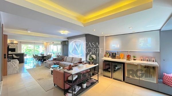 Casa à venda com 3 quartos, 248m², 1 suíte, 2 vagas, Avenida Edgar Pires de Castro no bairro Aberta dos Morros em Porto Alegre