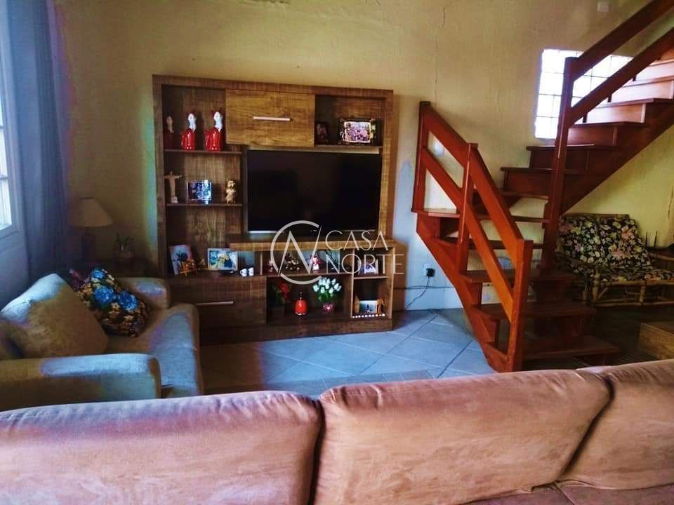 Casa à venda com 3 quartos, 136m², 1 suíte, 2 vagas, Rua Camaquã no bairro Camaquã em Porto Alegre