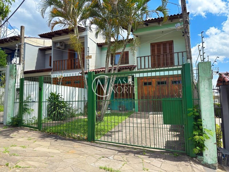 Casa à venda com 3 quartos, 190m², 1 suíte, 3 vagas, Rua Marcio Dias no bairro Nonoai em Porto Alegre