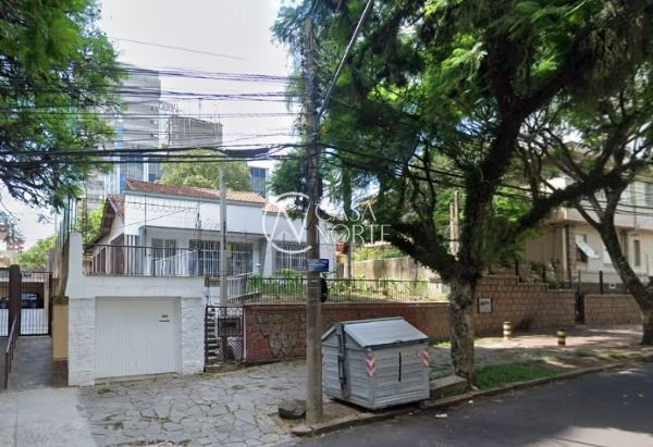 Casa à venda com 4 quartos, 229m², 1 suíte, 2 vagas, Rua General Couto de Magalhaes no bairro São João em Porto Alegre