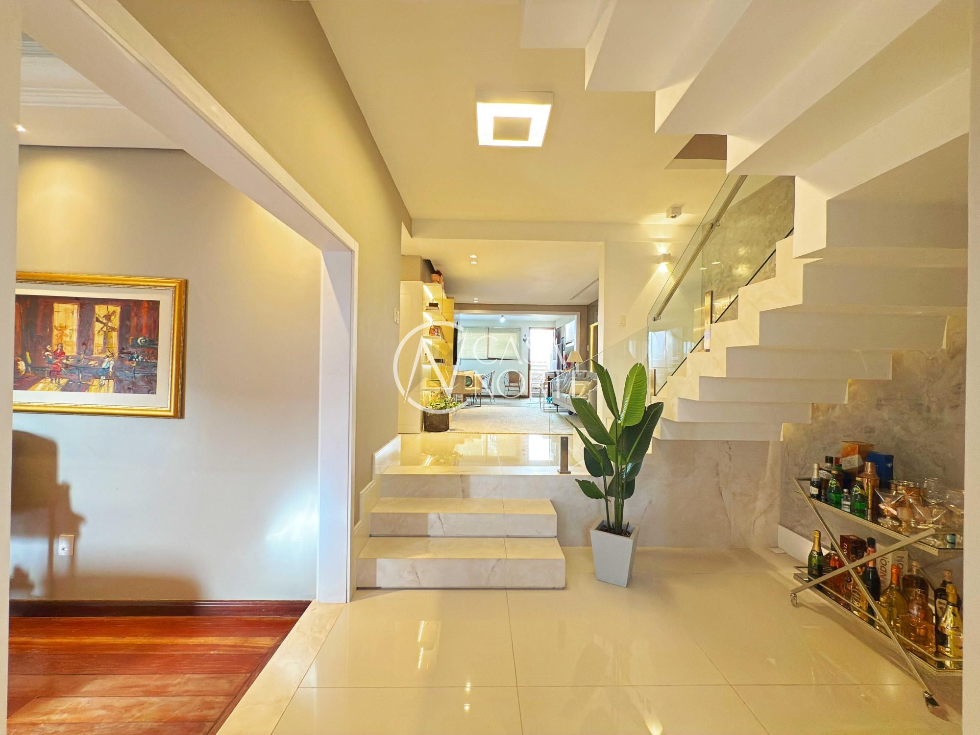 Casa à venda com 3 quartos, 349m², 3 suítes, 3 vagas, Dr. Pitrez no bairro Ipanema em Porto Alegre