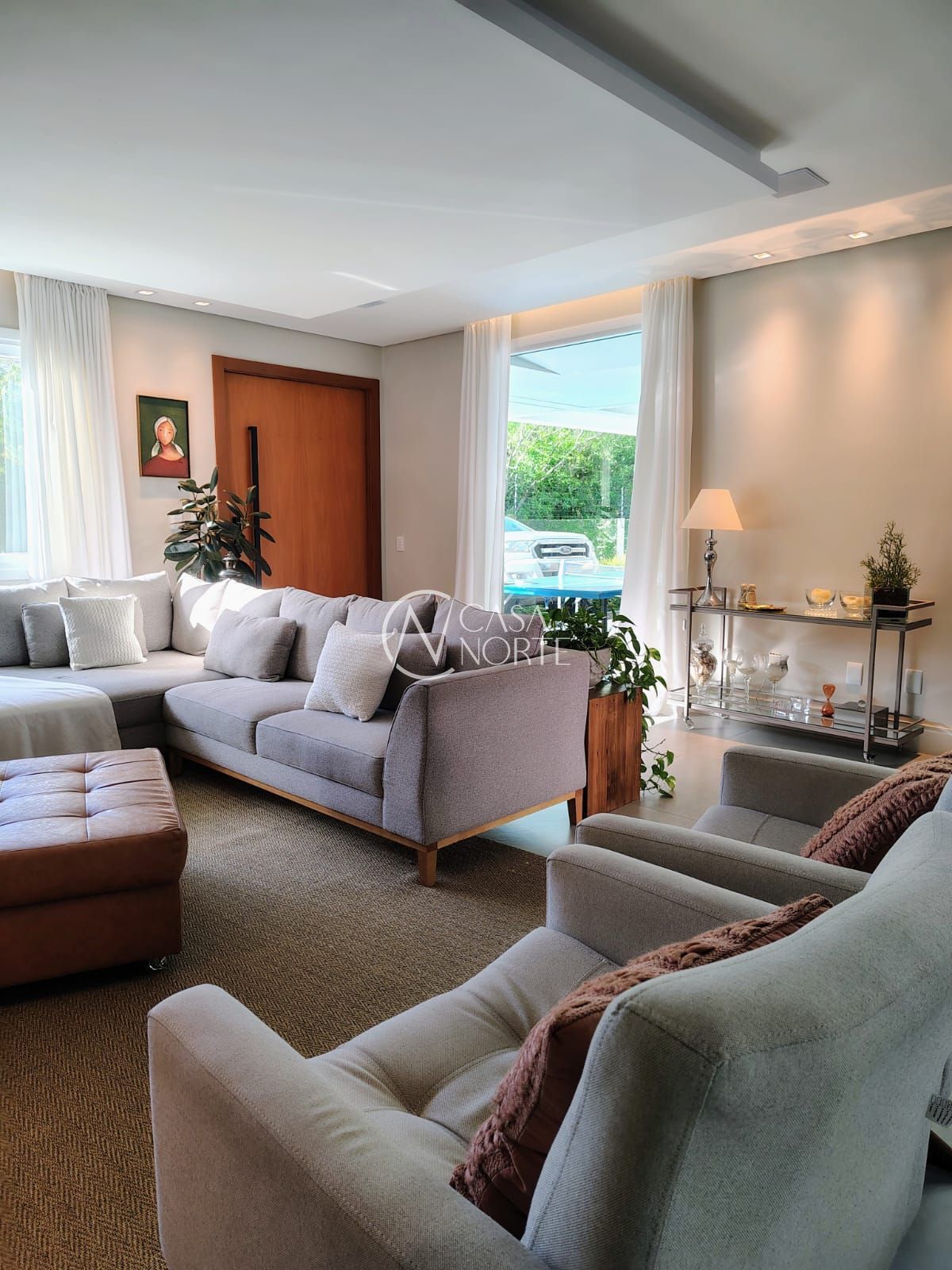 Casa de Condomínio à venda com 3 quartos, 270m², 3 suítes, 4 vagas, Rua Ivo Walter Kern no bairro Hípica em Porto Alegre