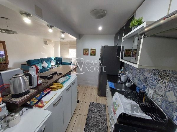 Casa à venda com 3 quartos, 120m², 4 vagas, Avenida Edgar Pires de Castro no bairro Hípica em Porto Alegre