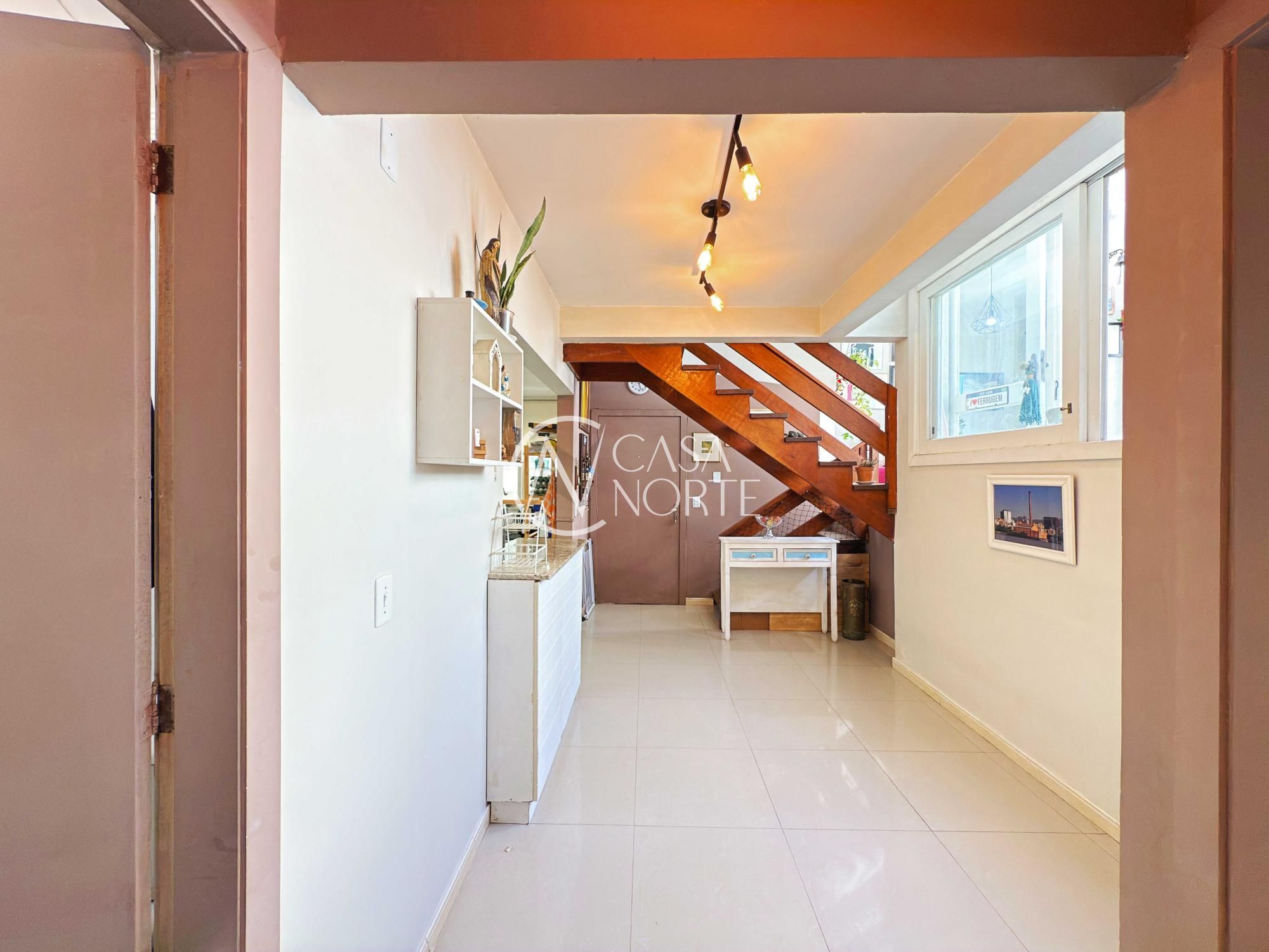 Triplex à venda com 4 quartos, 125m², 1 suíte, 2 vagas, Avenida Coronel Marcos no bairro Pedra Redonda em Porto Alegre