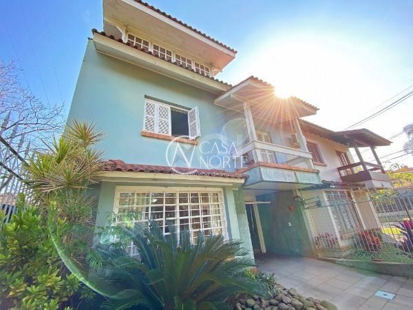 Casa à venda com 3 quartos, 154m², 1 suíte, 4 vagas, Rua Pasteur no bairro Ipanema em Porto Alegre