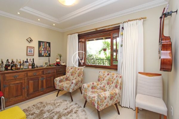 Casa à venda com 3 quartos, 360m², 1 suíte, 4 vagas, Rua Moacyr Godoy Ilha no bairro Espírito Santo em Porto Alegre