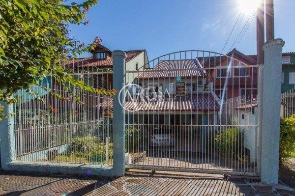Casa à venda com 3 quartos, 154m², 1 suíte, 3 vagas, Rua Professor Othon Santos Silva no bairro Aberta dos Morros em Porto Alegre