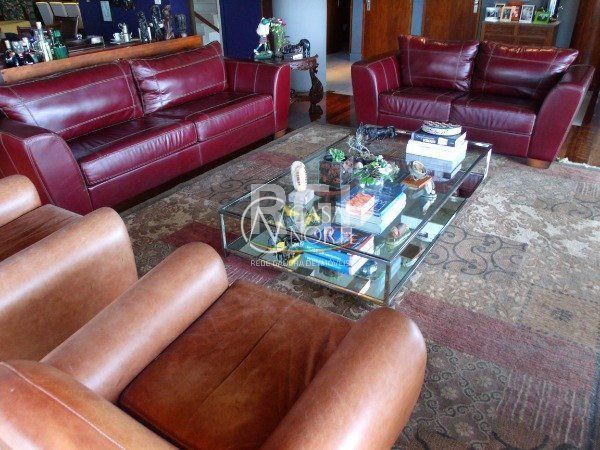 Casa à venda com 4 quartos, 700m², 4 suítes, 6 vagas, Rua Coronel Gomes de Carvalho no bairro Sétimo Céu em Porto Alegre