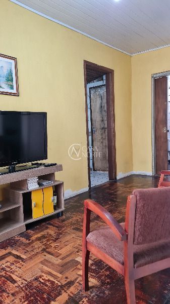 Casa à venda com 3 quartos, 85m², 1 vaga, Rua Capao da Canoa no bairro Ipanema em Porto Alegre