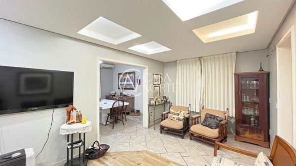 Prédio Comercial à venda , 354m², Travessa Escobar no bairro Camaquã em Porto Alegre