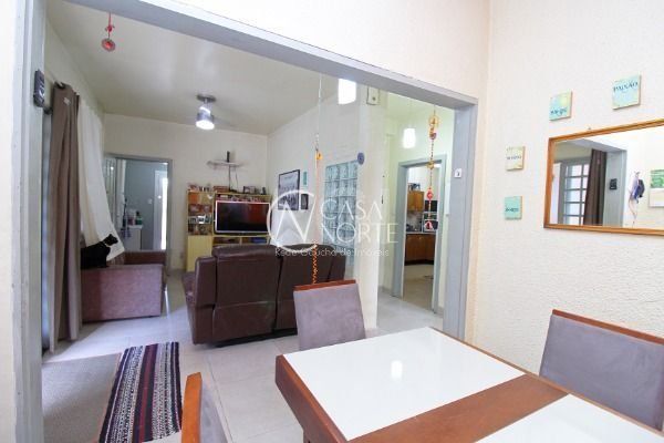 Casa à venda com 3 quartos, 429m², 1 suíte, 3 vagas, Rua Pasteur no bairro Ipanema em Porto Alegre