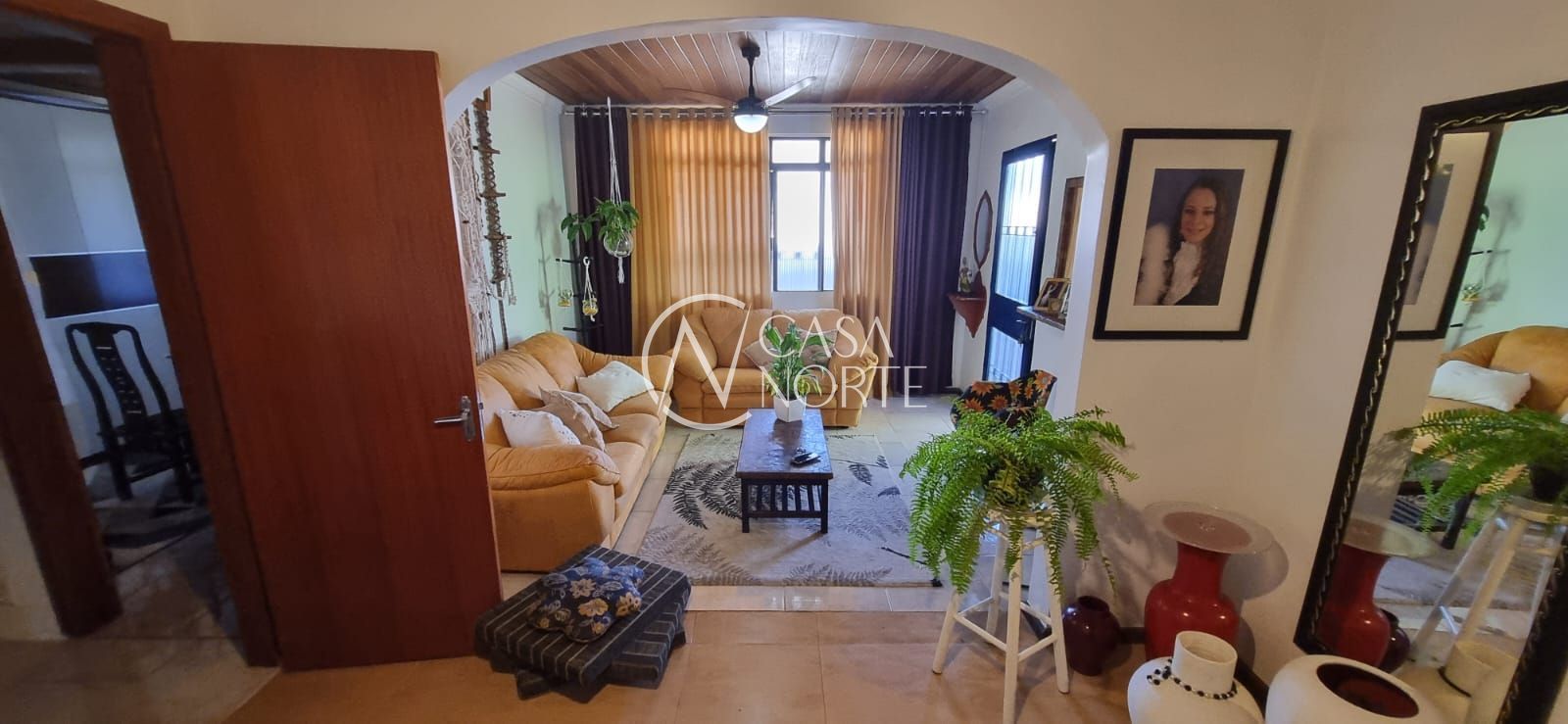 Casa à venda com 3 quartos, 400m², 2 suítes, 6 vagas, Rua Martim Minaberry no bairro Partenon em Porto Alegre