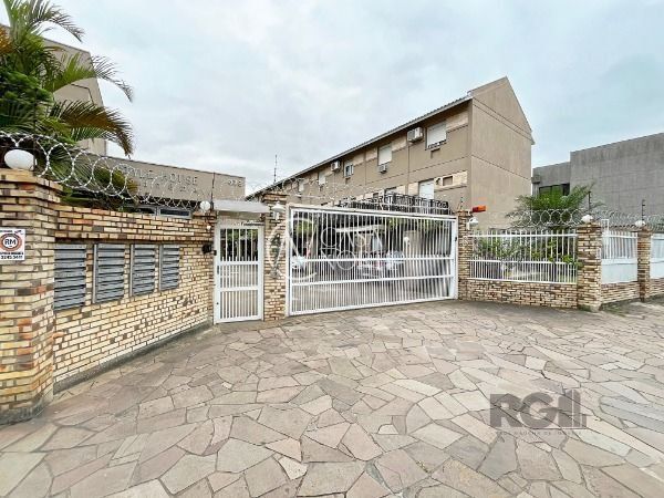 Casa de Condomínio à venda com 3 quartos, 100m², 1 suíte, 1 vaga, Avenida Juca Batista no bairro Cavalhada em Porto Alegre