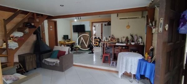 Casa à venda com 3 quartos, 150m², 1 suíte, 2 vagas, Rua dos Guenoas no bairro Guarujá em Porto Alegre