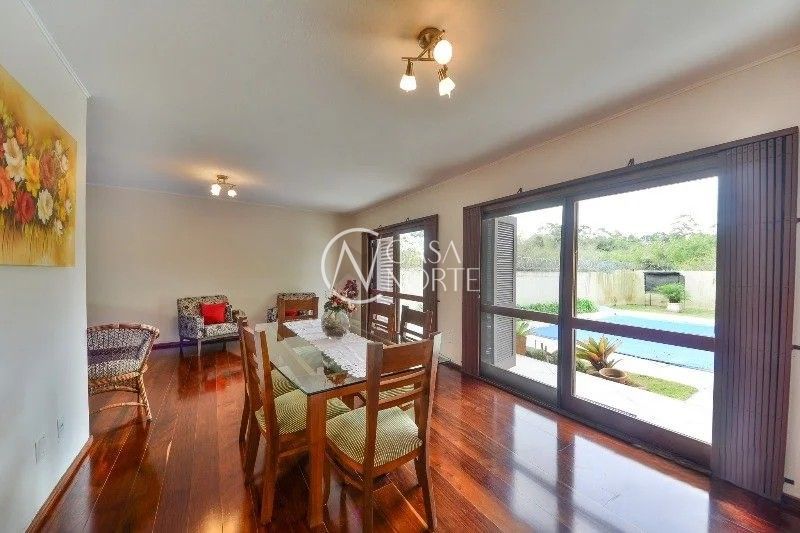 Casa à venda com 3 quartos, 280m², 1 suíte, 2 vagas, Rua Arnaldo Bernardi no bairro Ipanema em Porto Alegre