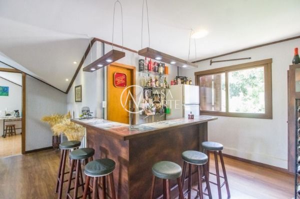 Casa à venda com 4 quartos, 300m², 1 suíte, 8 vagas, Rua Carlos Nobre no bairro Ipanema em Porto Alegre