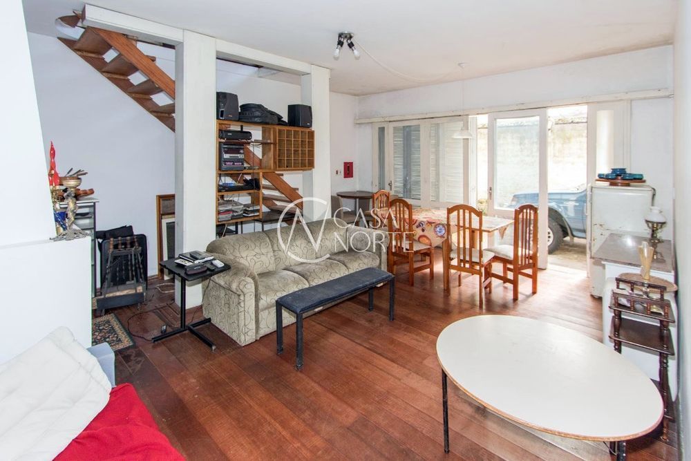 Casa à venda com 3 quartos, 281m², 1 suíte, 4 vagas, Travessa Pedra Redonda no bairro Jardim Isabel em Porto Alegre