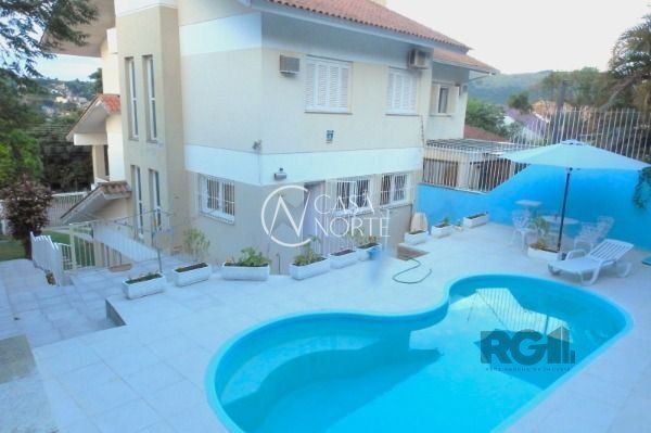 Casa à venda com 3 quartos, 210m², 1 suíte, 6 vagas, Rua Professor Antônio José Remiao no bairro Espírito Santo em Porto Alegre