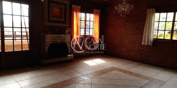 Casa à venda com 3 quartos, 320m², 1 suíte, 2 vagas, Rua Professor Leonardo Tochtrop no bairro Ipanema em Porto Alegre