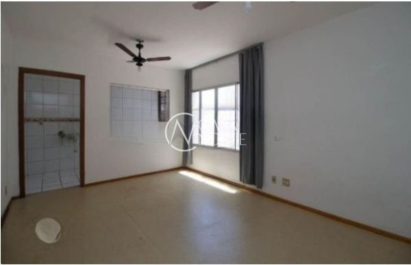 Kitnet à venda com 1 quarto, 28m², Rua Nunes no bairro Medianeira em Porto Alegre